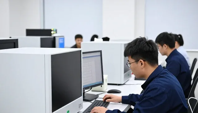 沈阳风华西装有限责任公司